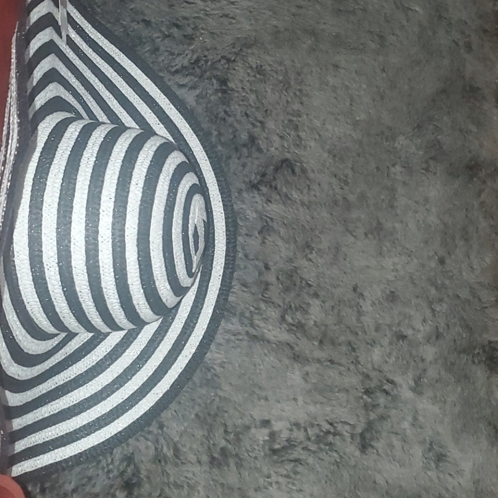 Hat - Picture 3 of 3